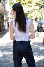 Трикотажна, дамска блуза без ръкави с гръцко деколте - Image 3