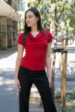 Трикотажна дамска блуза с къс ръкав и „гръцко” деколте