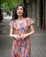 Дамска рокля със свободен силует и чупки на ръкава