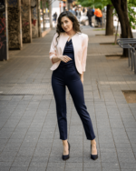 Дамски костюм от късо болеро без ревери и тесен дамски панталон - Image 2