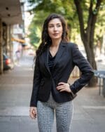 Дамски костюм от вталено сако, тесен панталон и блуза - Image 3