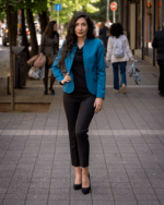 Дамски костюм от дамско сако с едно копче и тесен дамски панталон