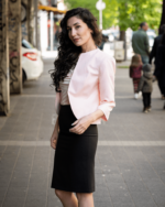 Дамски костюм от сако с 3/4 ръкав с цепка и Класическа права пола - Image 3