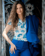 Дамски костюм от тесен дамски панталон и дамско сако с едно копче - Image 8