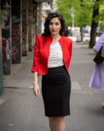 Дамски костюм от Женствено късо болеро и класическа права пола