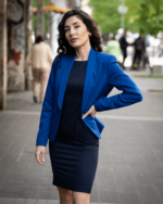 Дамски костюм от сако с едно копче и вталена женствена рокля - Image 3