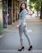 Дамски костюм от сако с остър ревер и срязване в талията и тесен дамски панталон - Image 7