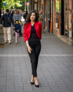 Дамски костюм от женствено късо болеро и тесен дамски панталон