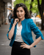 Дамски костюм от Женствено късо болеро и класическа права пола - Image 3