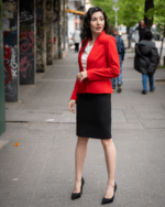 Дамски костюм от Късо болеро без ревери и класическа права пола