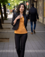 Дамски костюм от женствено късо болеро и тесен дамски панталон