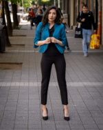 Дамски костюм от женствено късо болеро и тесен дамски панталон