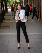 Дамски костюм от женствено късо болеро и тесен дамски панталон - Image 2