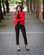 Дамски костюм от късо болеро без ревери и тесен дамски панталон - Image 3