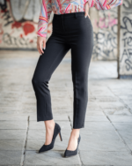 Дамски костюм от късо болеро без ревери и тесен дамски панталон - Image 6