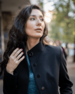 Дамско палто с голям външен джоб с капак и скрито закопчаване - Image 8