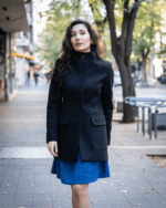 Дамско палто с голям външен джоб с капак и скрито закопчаване