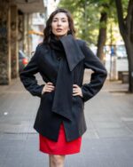 Дамско палто с подвижен шал