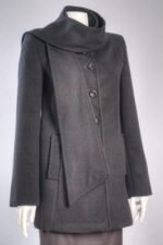 Дамско палто с подвижен шал - Image 6