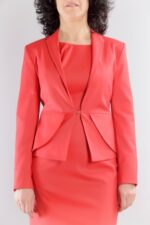 Костюм от вталено сако и женствена рокля - Image 6