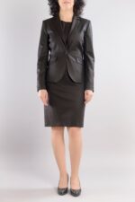 Костюм от вталено сако и женствена рокля
