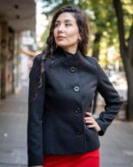 Късо дамско палто с декоративен колан на гърба - Image 3