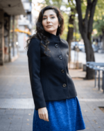 Късо дамско палто с декоративен колан на гърба - Image 5