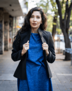 Късо дамско палто с декоративен колан на гърба - Image 6