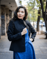 Късо дамско палто с декоративен колан на гърба - Image 7