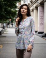 Комбинация от свободна дамска блуза-туника от щампа и ленен панталон с широк крачол - Image 4