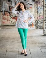 Комбинация от дамска риза и тесен дамски панталон - Image 2