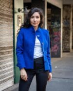 Комбинация от късо палто с декоративен колан на гърба и тесен дамски панталон