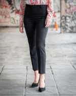 Комбинация от късо палто с декоративен колан на гърба и тесен дамски панталон - Image 4