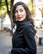 Комбинация от  асиметрично палто с голяма яка и рокля с джобове и трапецовиден силует - Image 5