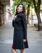 Комбинация от вталено дамско палто с джоб с капаче  и рокля с джобове и трапецовиден силует - Image 2