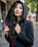 Комбинация от вталено дамско палто с качулка и подвижен колан и рокля с джобове и трапецовиден силует - Image 4