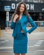 Костюм от дамско сако с едно копче и дамска рокля с V-образно деколте