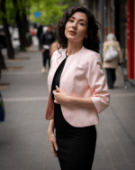 Дамски костюм от късо болеро без ревери и вталена женствена рокля