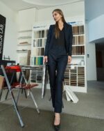 Костюм от вталено сако и тесен панталон - Image 4