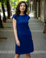 Рокля с джобове и трапецовиден силует