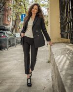 Трикотажна блуза с гръцко деколте - Image 9