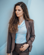 Трикотажна блуза с гръцко деколте - Image 11