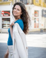 Трикотажна дамска блуза с къс ръкав - Image 4