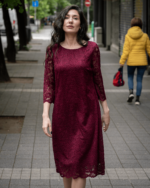 Женствена рокля от дантела