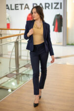 Трикотажна дамска блуза с къс ръкав и „гръцко” деколте - Image 5