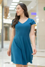 Дамска рокля с лодка деколте и А-образен силует