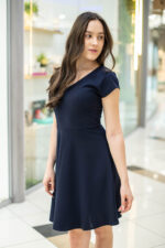 Дамска рокля с лодка деколте и А-образен силует