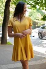 Дамска рокля с волани и ластик на ръкава