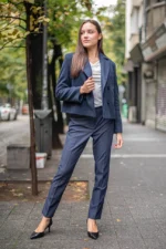 Късо дамско палто с двуредно закопчаване - Image 7