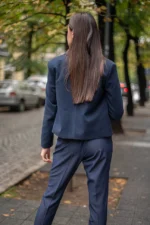 Късо дамско палто с двуредно закопчаване - Image 9